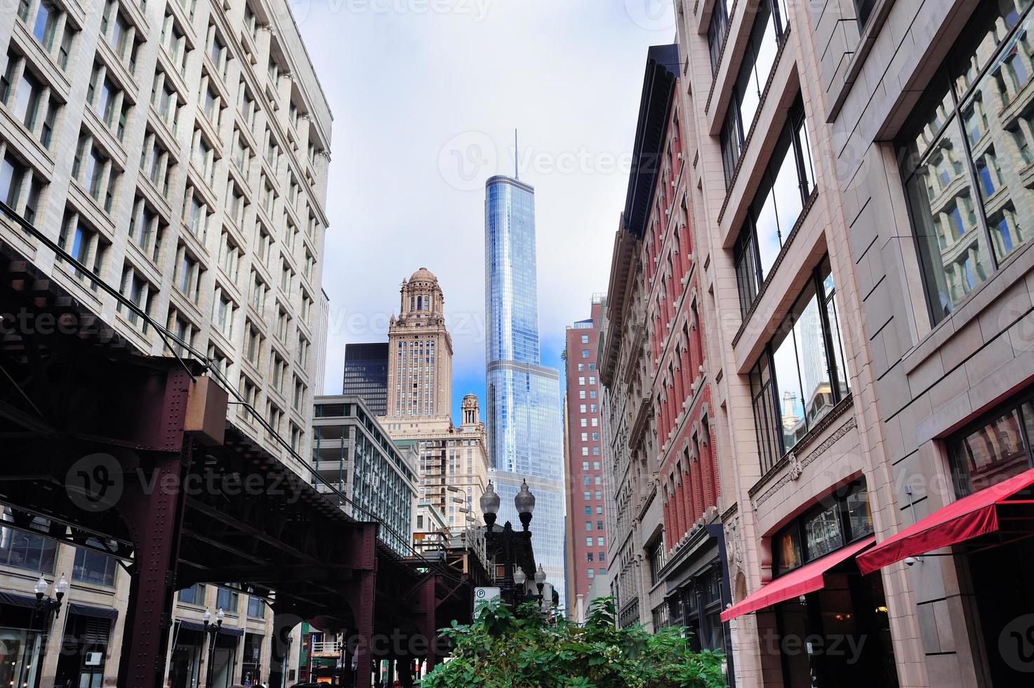 vue sur la rue du centre-ville de chicago photo