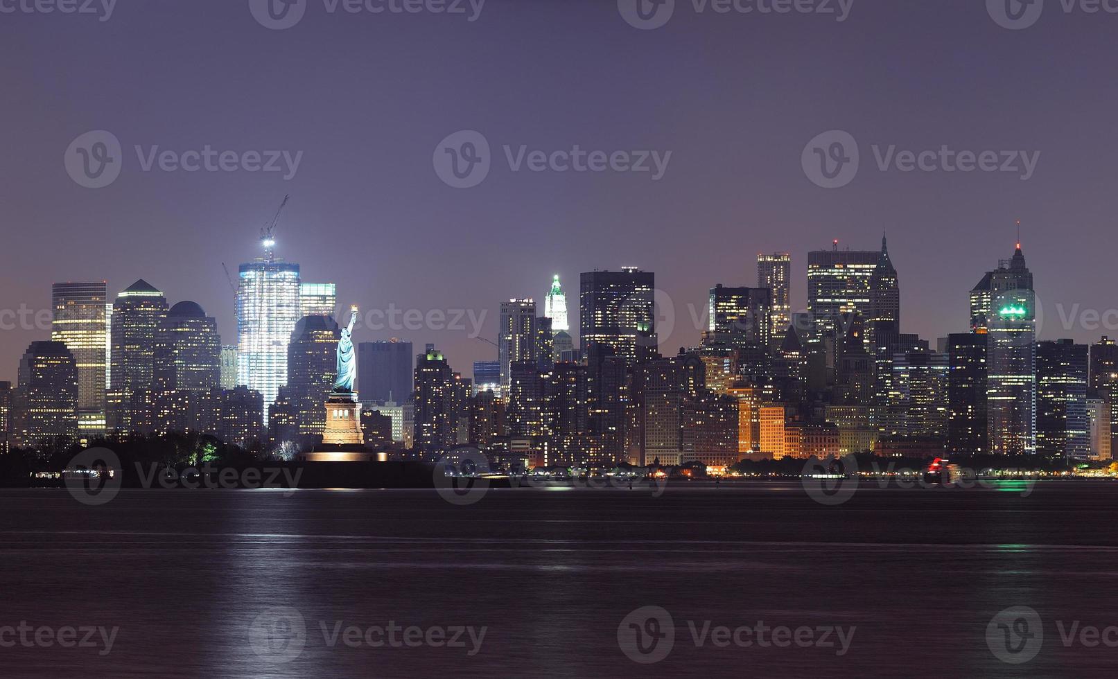 horizon de new york city manhattan inférieur la nuit photo