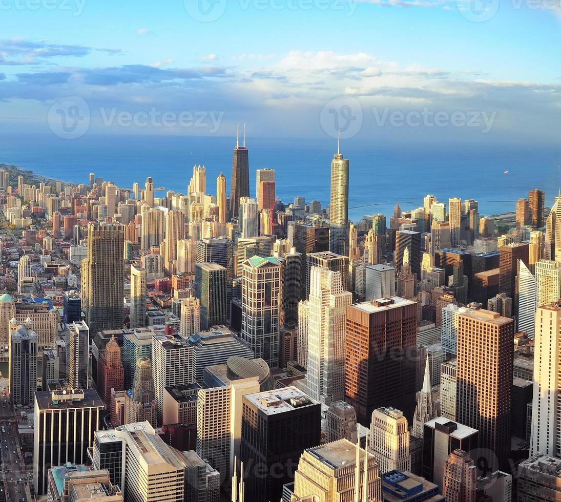 Skyline de Chicago au coucher du soleil photo