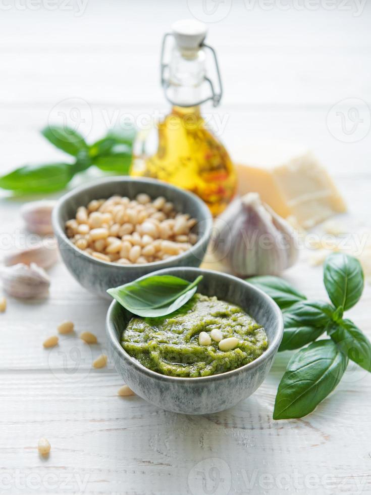 pesto de basilic vert photo