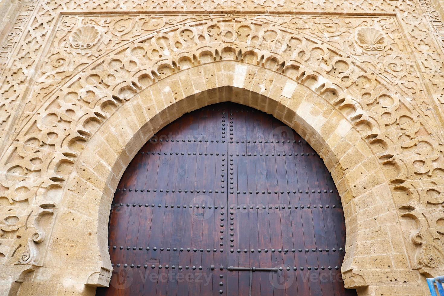 porte de la kasbah des oudayas à rabat, maroc photo