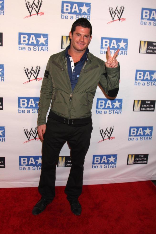 Los angeles, 11 août - evan bourne arrivant à l'événement d'été être une star à l'hôtel andaz le 11 août 2011 à los angeles, ca photo