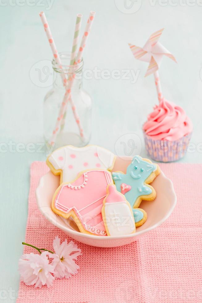 gâteau de douche de bébé et biscuits photo