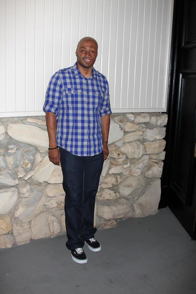 los angeles sep 25 - jr martinez arrive au déjeuner du fan club all my children 2010 au sportsman s lodge le 25 septembre 2010 à studio city, ca photo