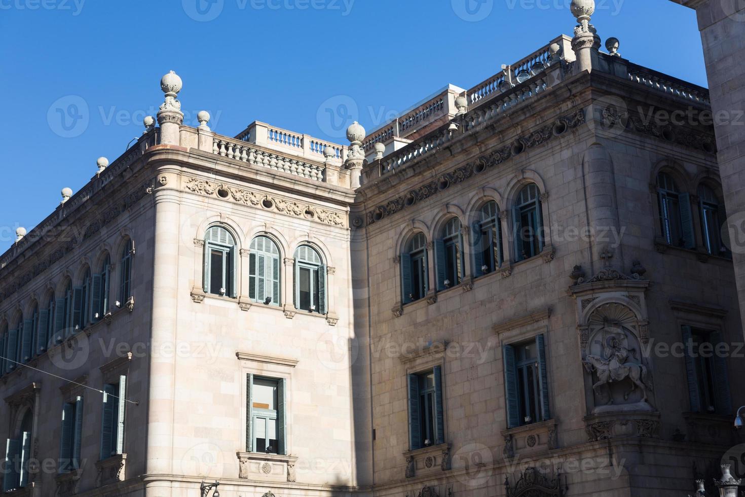 façades d'immeubles d'un grand intérêt architectural dans la ville de barcelone - espagne photo