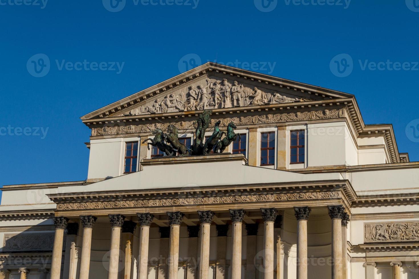 varsovie, pologne - opéra national et bâtiment du théâtre national photo