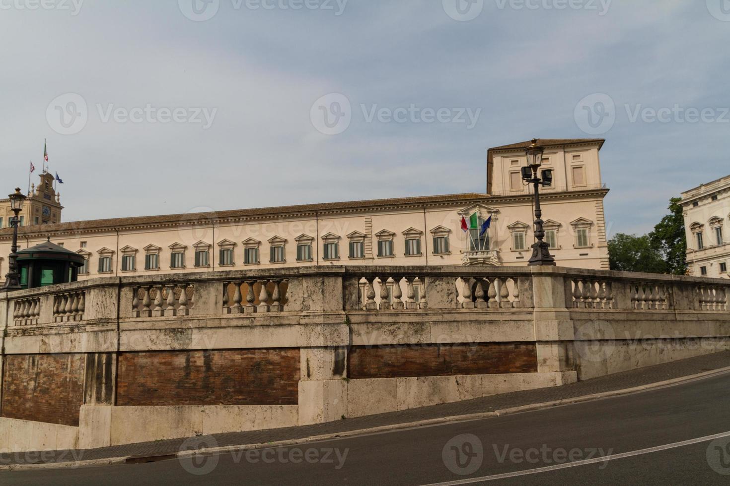rome, le bâtiment de la consulta sur la place du quirinal. photo