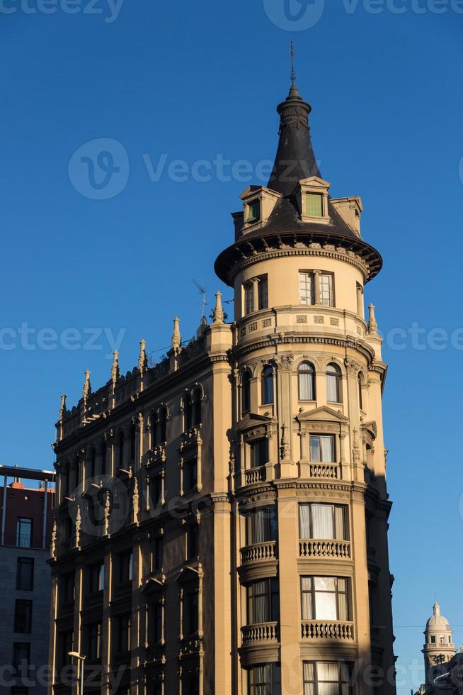 façades d'immeubles d'un grand intérêt architectural dans la ville de barcelone - espagne photo