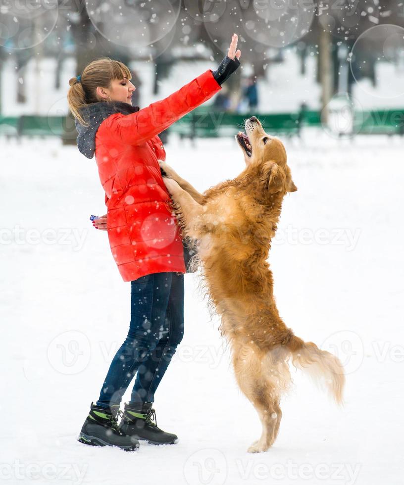 fille avec son chien photo