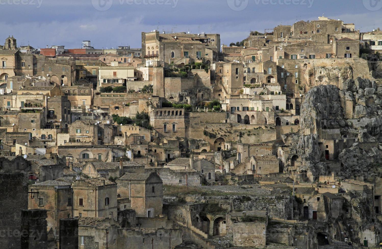 vue sur la vieille ville de matera, italie photo