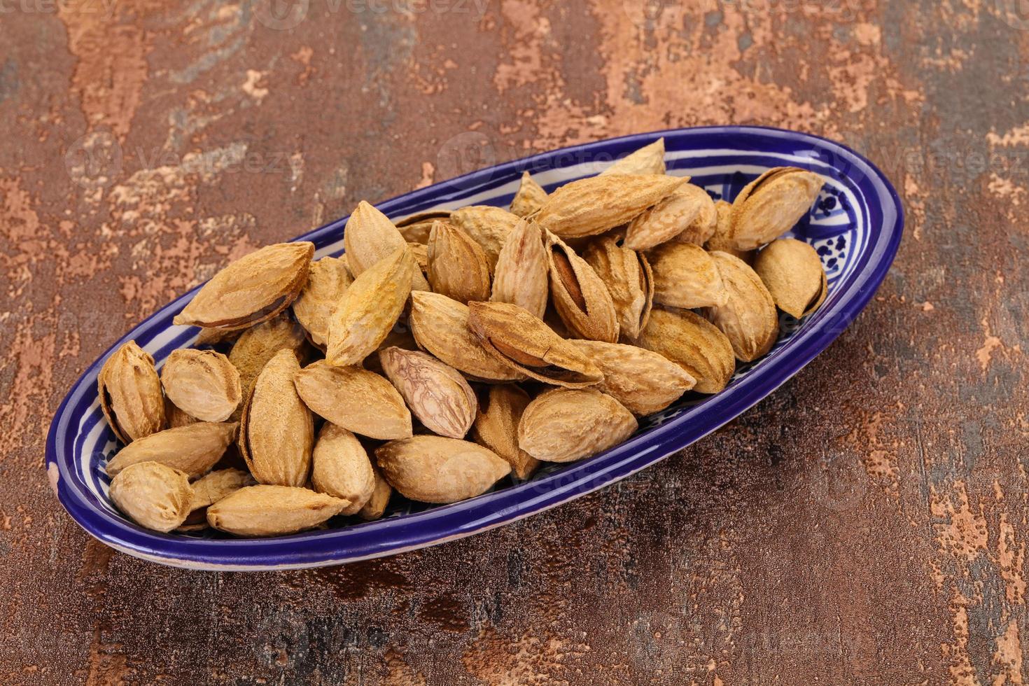 noix d'amandes non pelées photo