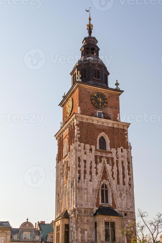 Tour de l'hôtel de ville sur la place principale de Cracovie photo