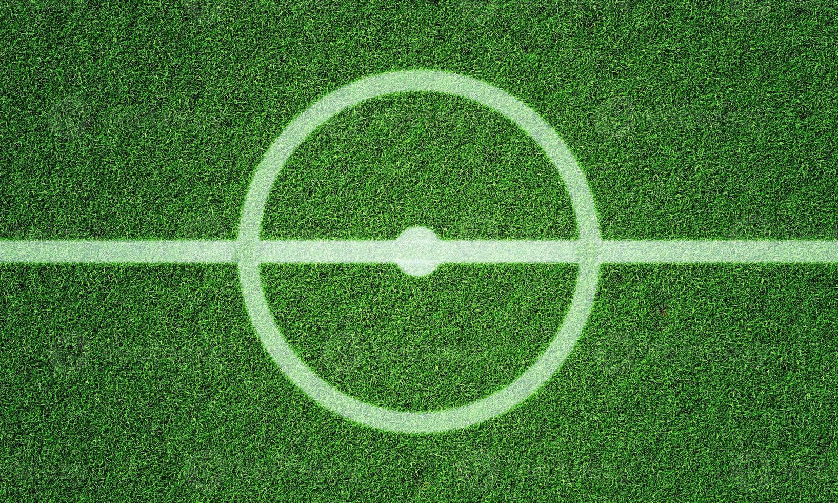 terrain de football dans le stade de football avec motif d'herbe en ligne et cercle central. arrière-plan sportif et concept de papier peint athlétique. rendu 3d photo