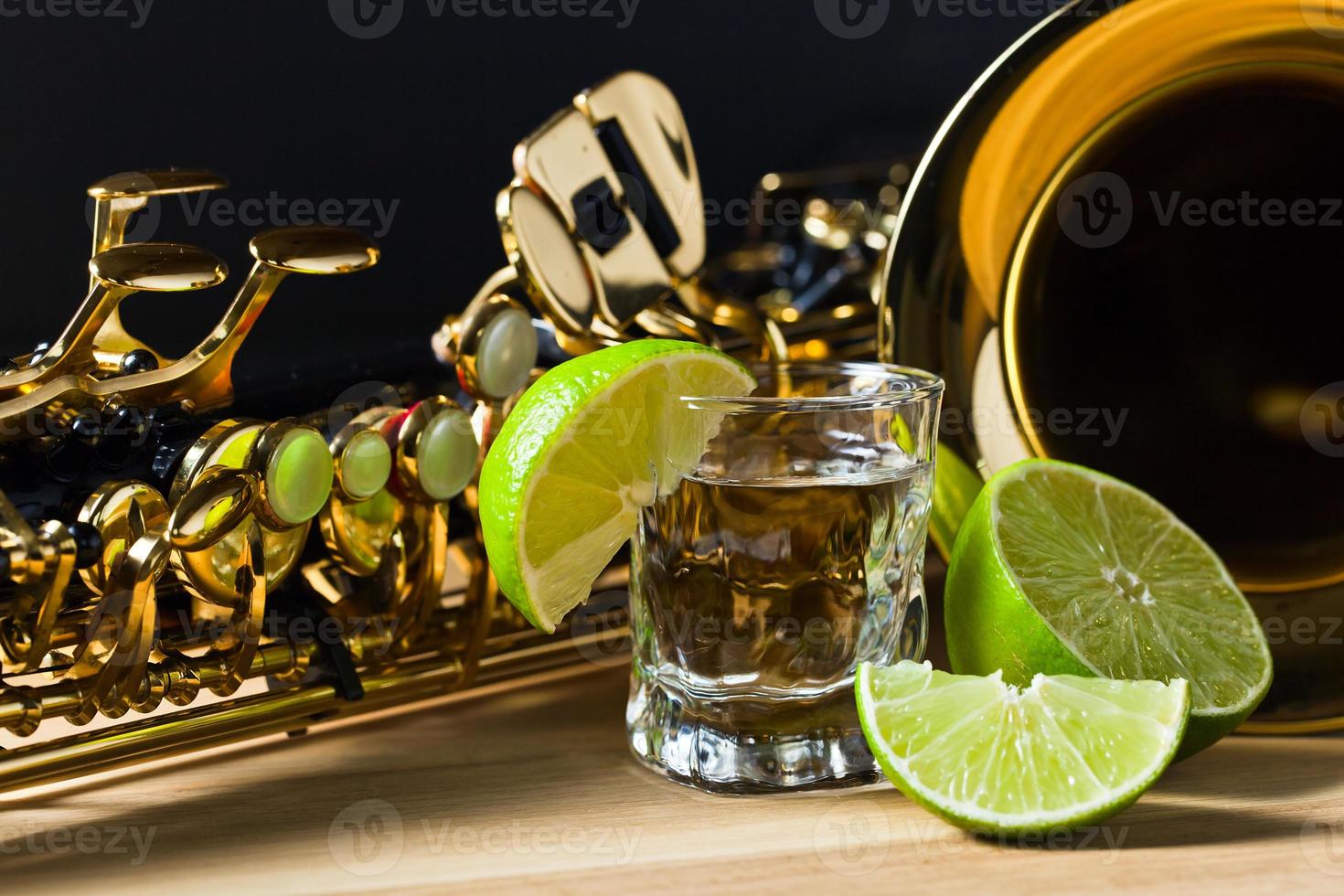saxophone et tequila au citron vert photo