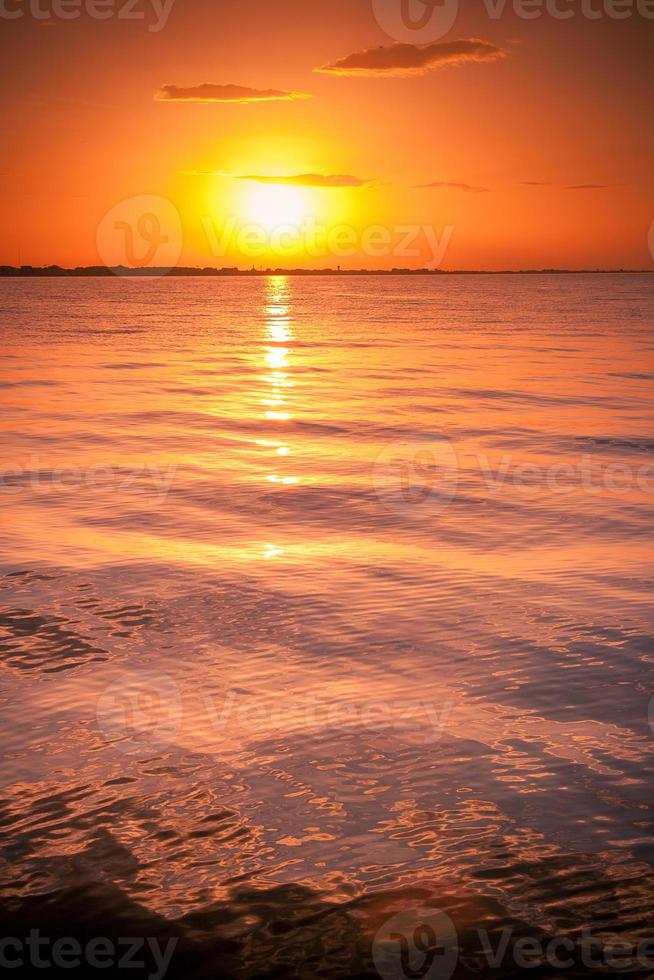 coucher de soleil en mer Méditerranée photo