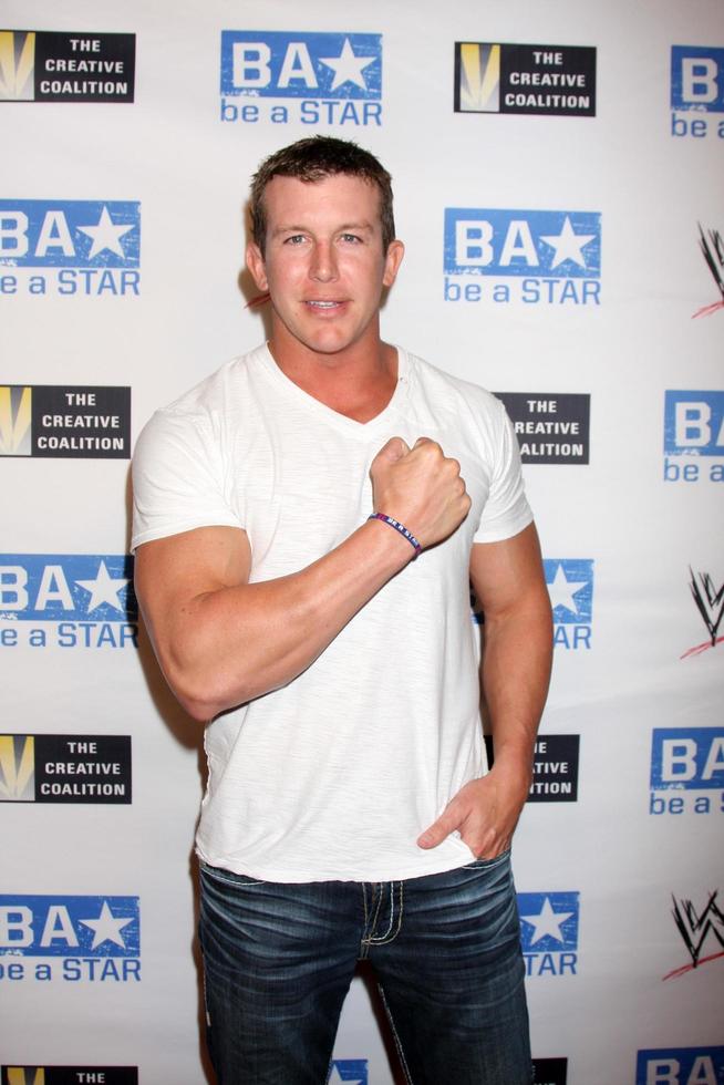 Los angeles, 11 août - ted dibiase arrivant à l'événement d'été être une star à l'hôtel andaz le 11 août 2011 à los angeles, ca photo