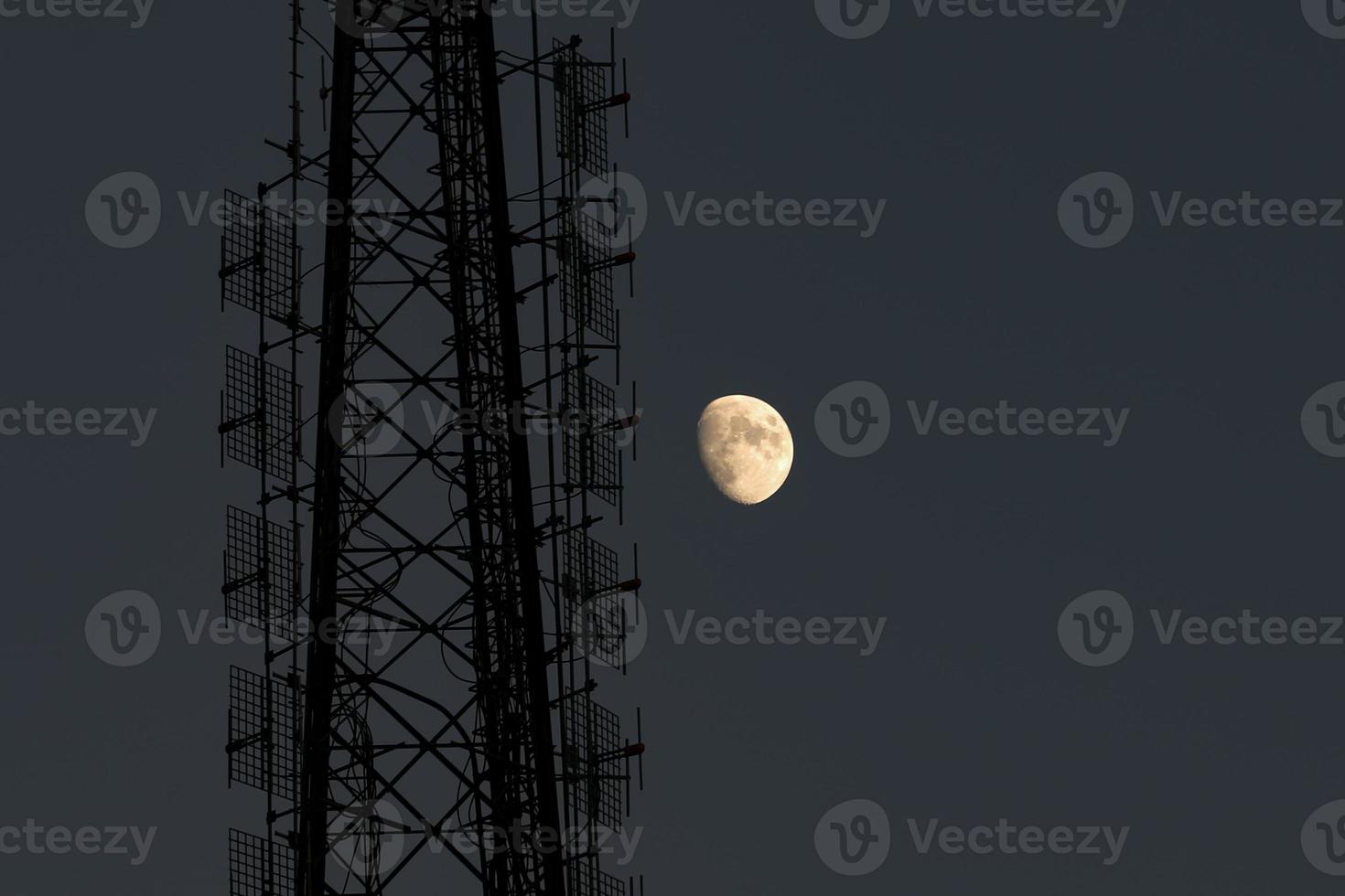 demi-lune avec antenne photo