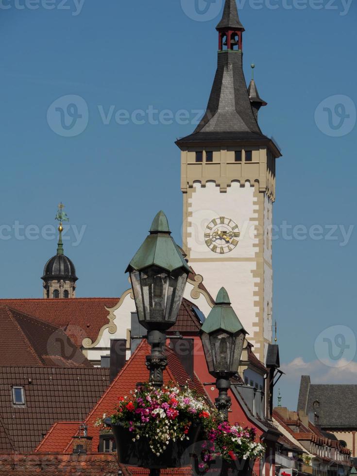 la ville de wuerzburg au bord de la rivière principale photo