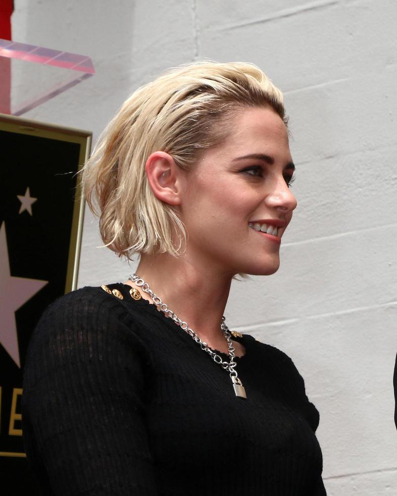 los angeles, 4 mai - kristen stewart à la cérémonie des étoiles du jodie favoriser hollywood walk of fame au tcl chinese theatre imax le 4 mai 2016 à los angeles, ca photo