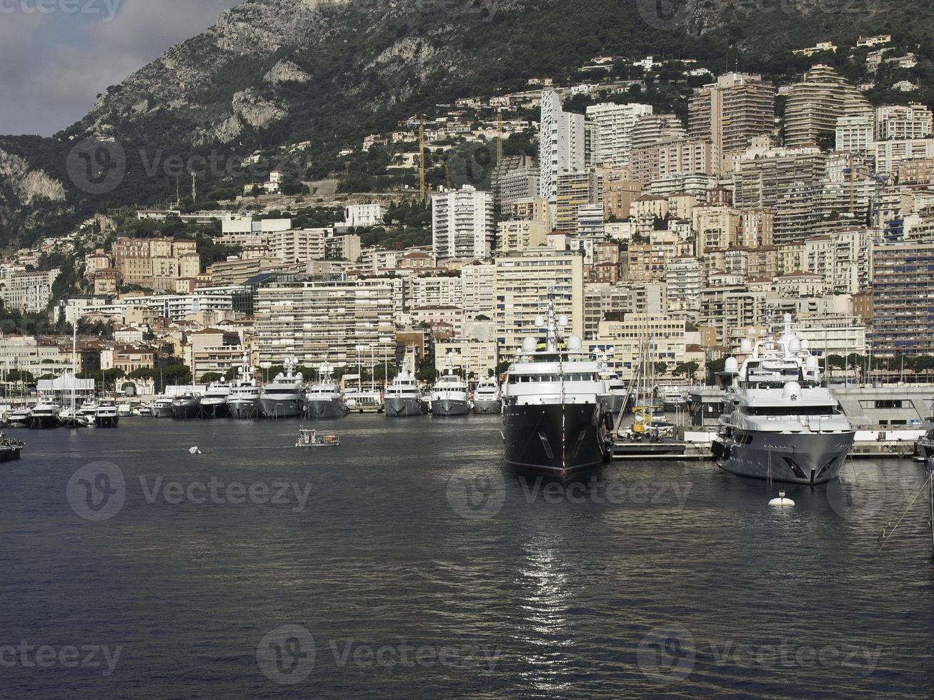 monaco au bord de la méditerranée photo