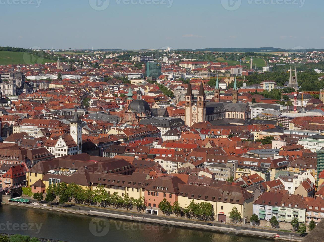 la ville de wuerzburg au bord de la rivière principale photo