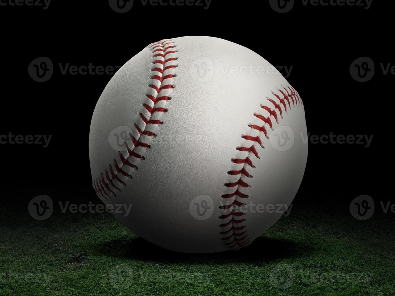 balle de baseball sur fond noir photo