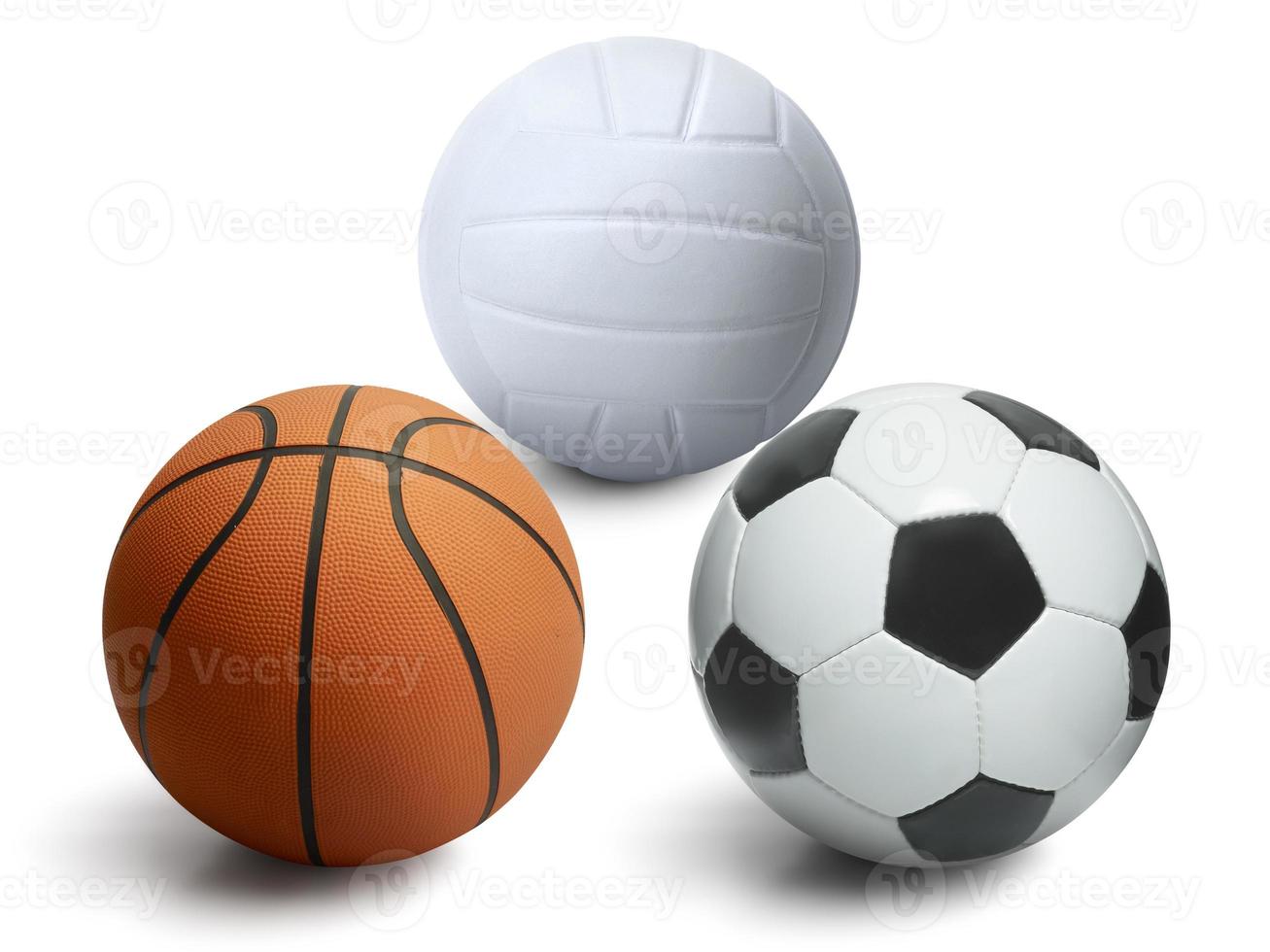 volley-ball. balle et basket-ball isolé sur fond blanc photo