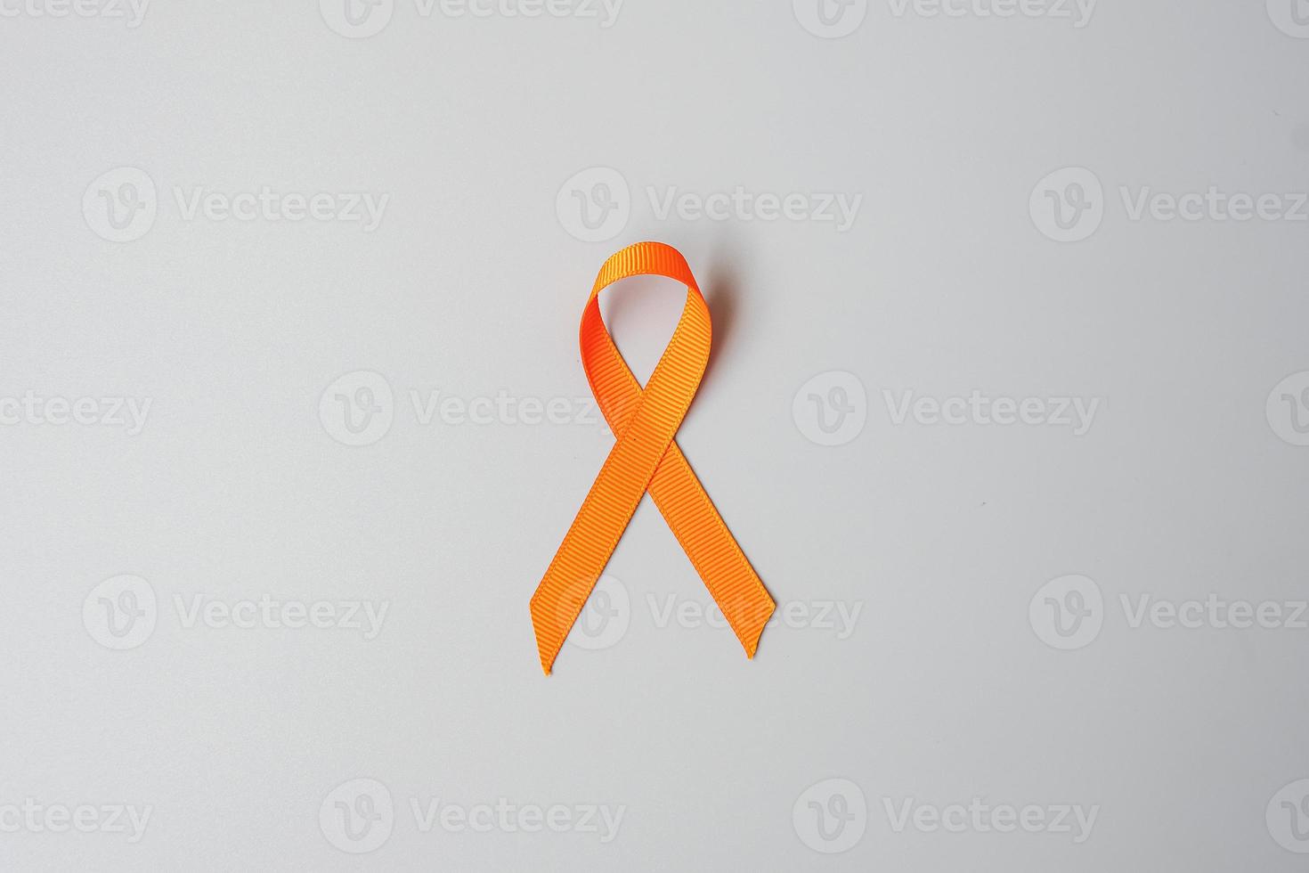 leucémie, journée du cancer du rein, sclérose en plaques mondiale, crps, mois de sensibilisation à l'automutilation, ruban orange pour soutenir les personnes vivant et malades. concept de soins de santé et de la journée mondiale du cancer photo