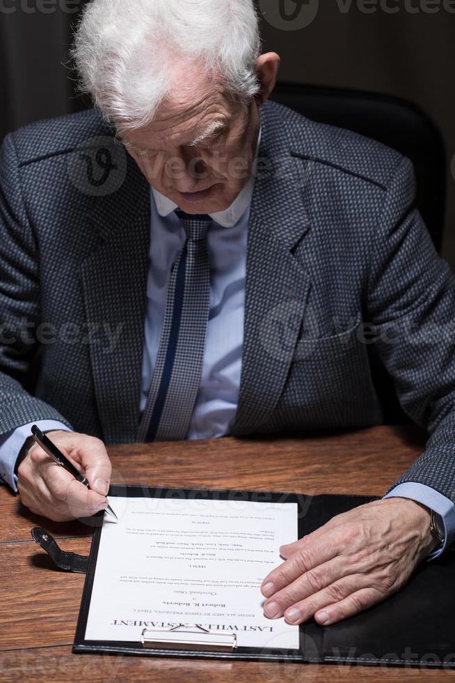 homme, signature testament photo