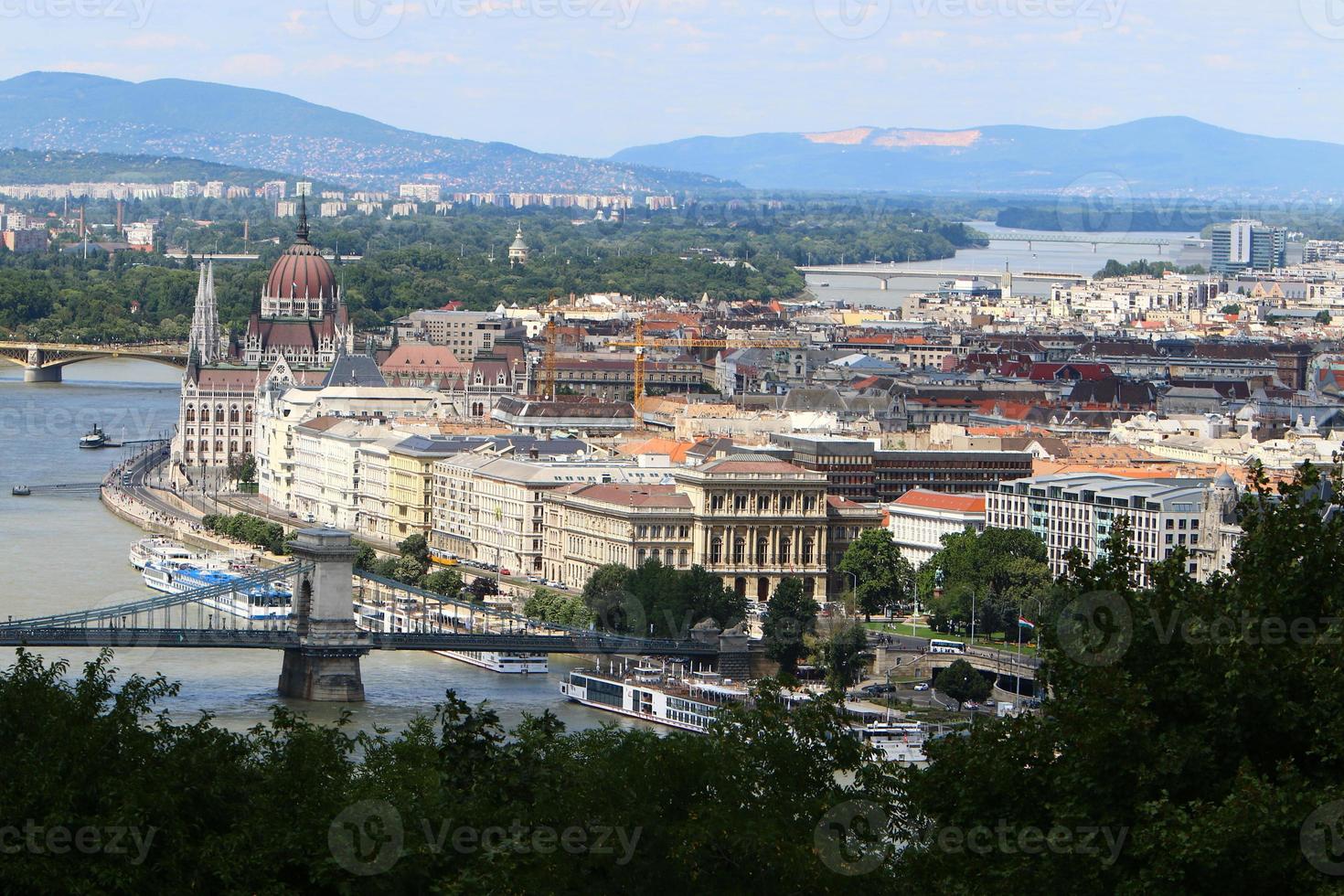 budapest est la capitale et la plus grande ville de hongrie. photo