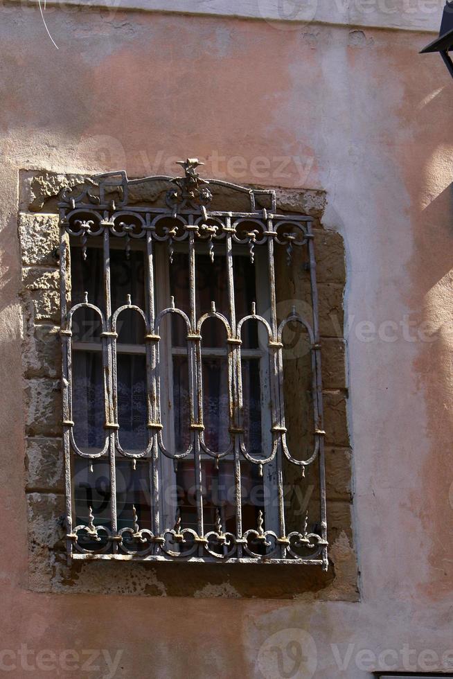 petite fenêtre dans la grande ville photo