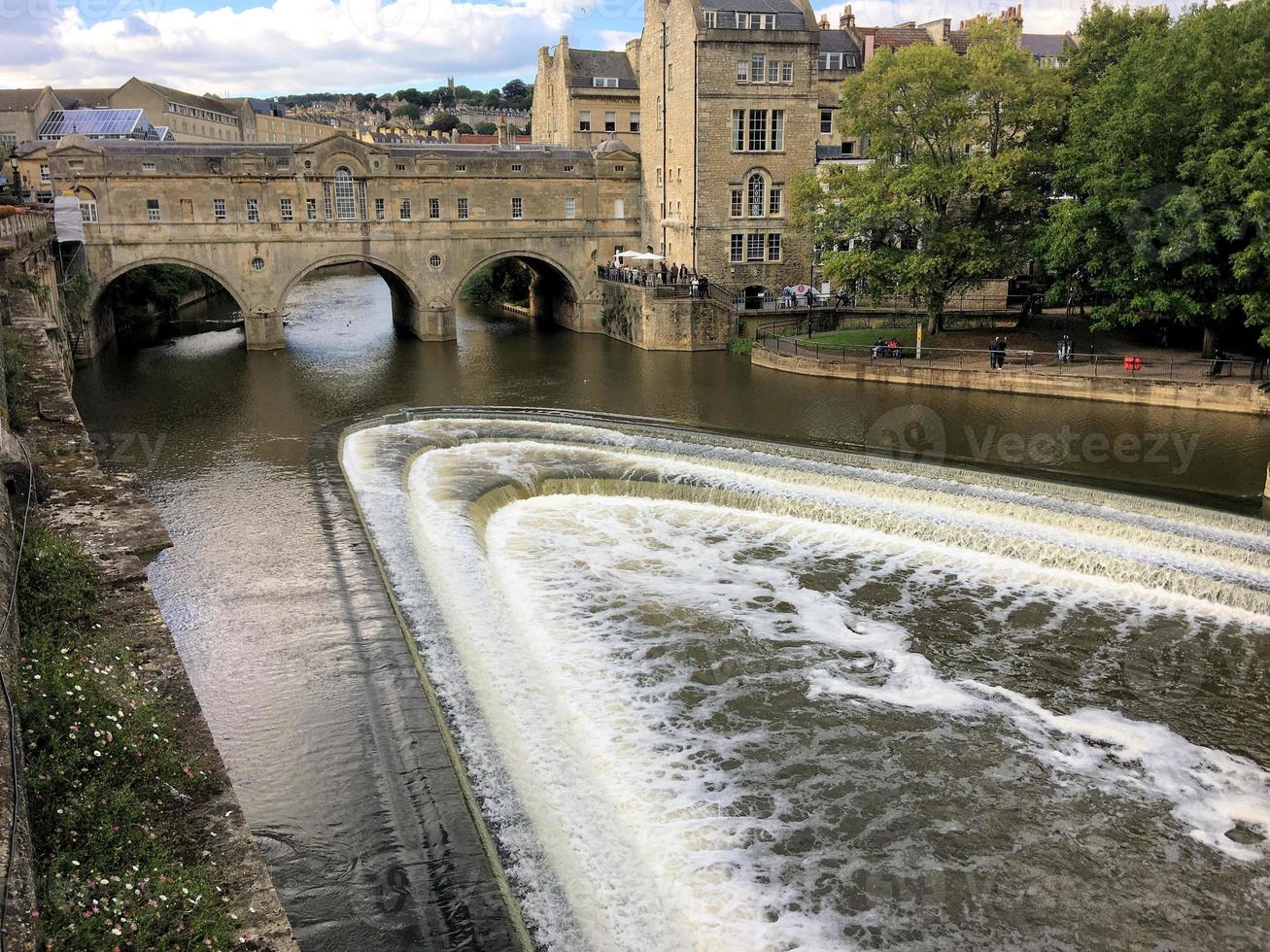 une vue sur la ville de Bath sous le soleil de l'après-midi photo