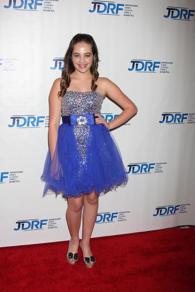 Los Angeles, 19 mai - Mary Mouser arrive au 9e gala annuel de la FRDJ au Century Plaza Hotel le 19 mai 2012 à Century City, Californie photo