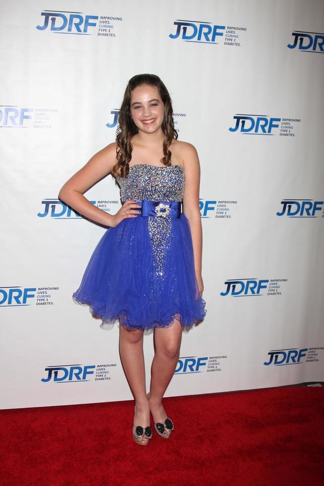 Los Angeles, 19 mai - Mary Mouser arrive au 9e gala annuel de la FRDJ au Century Plaza Hotel le 19 mai 2012 à Century City, Californie photo