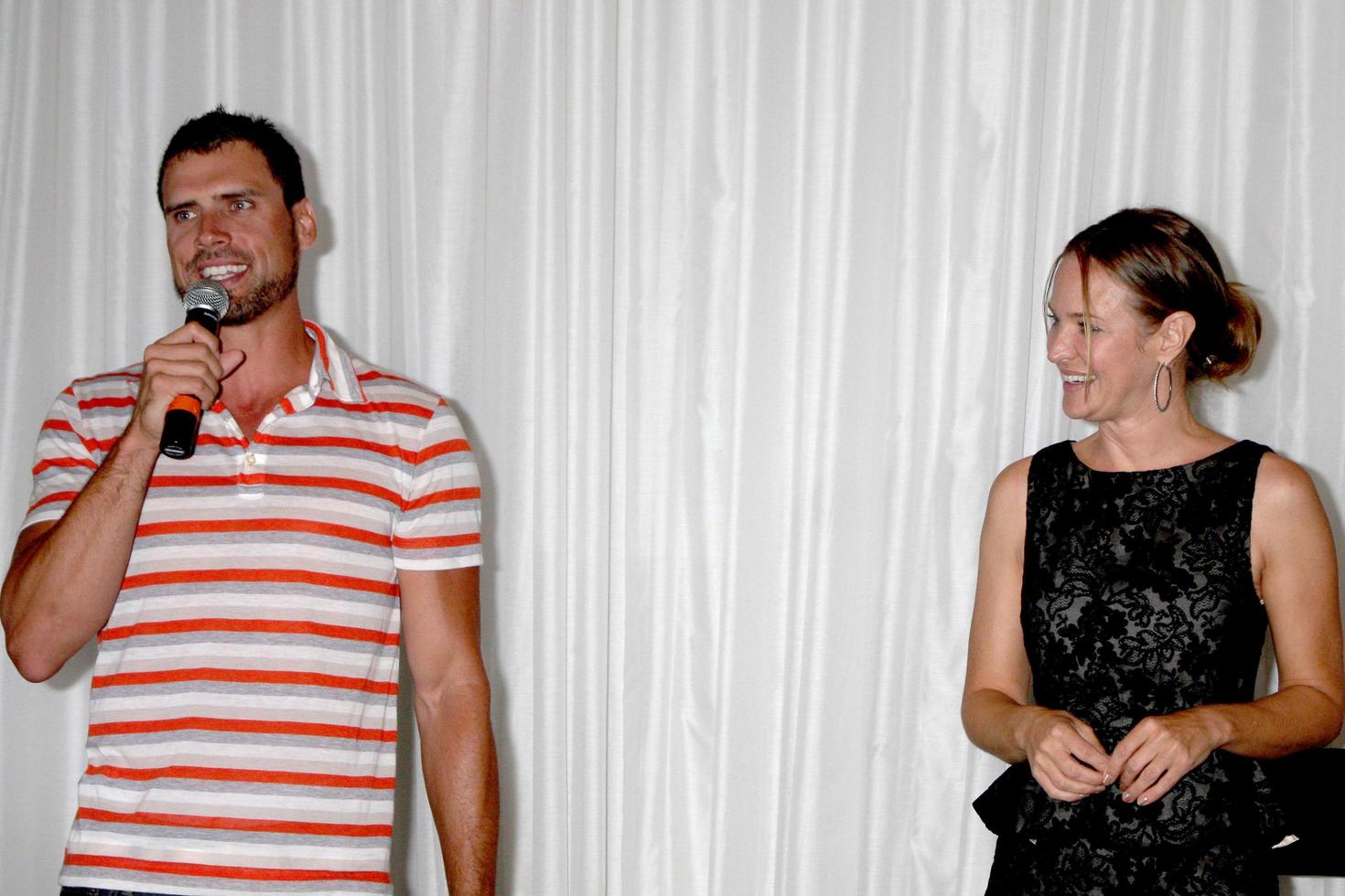 los angeles, 27 août - joshua morrow, sharon case assistant à l'événement de fan de daniel goddard 2011 à l'hôtel sheraton universel le 27 août 2011 à los angeles, ca photo