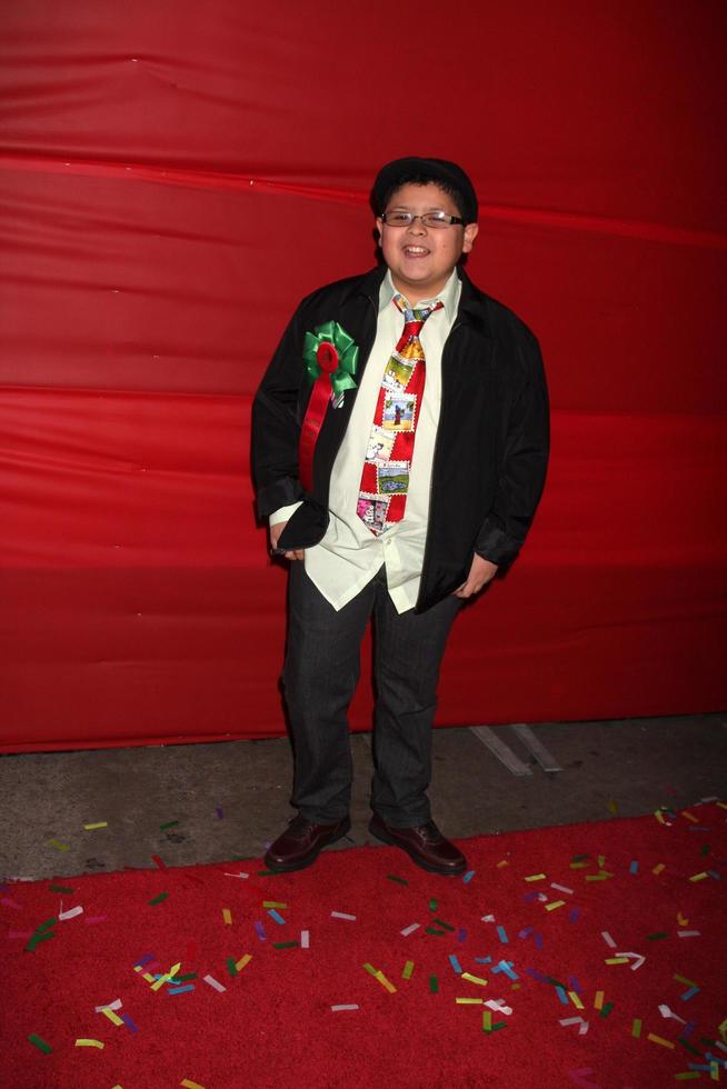 Los angeles, nov 28 - rico rodriguez arrive au défilé de noël hollywood 2010 à hollywood boulevard le 28 novembre 2010 à los angeles, ca photo