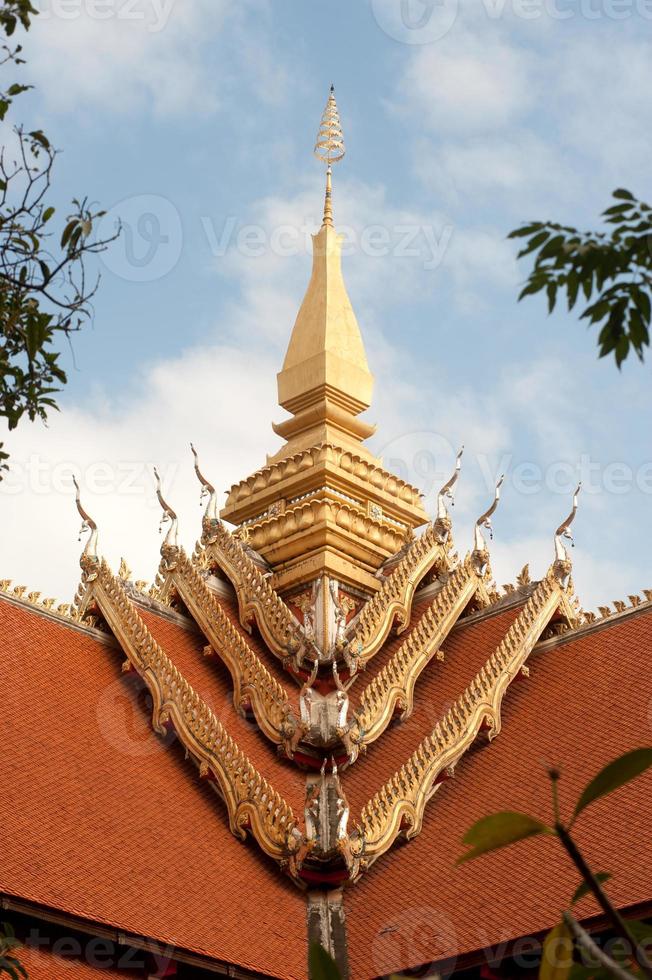 art sur toit église dans le temple du laos. photo