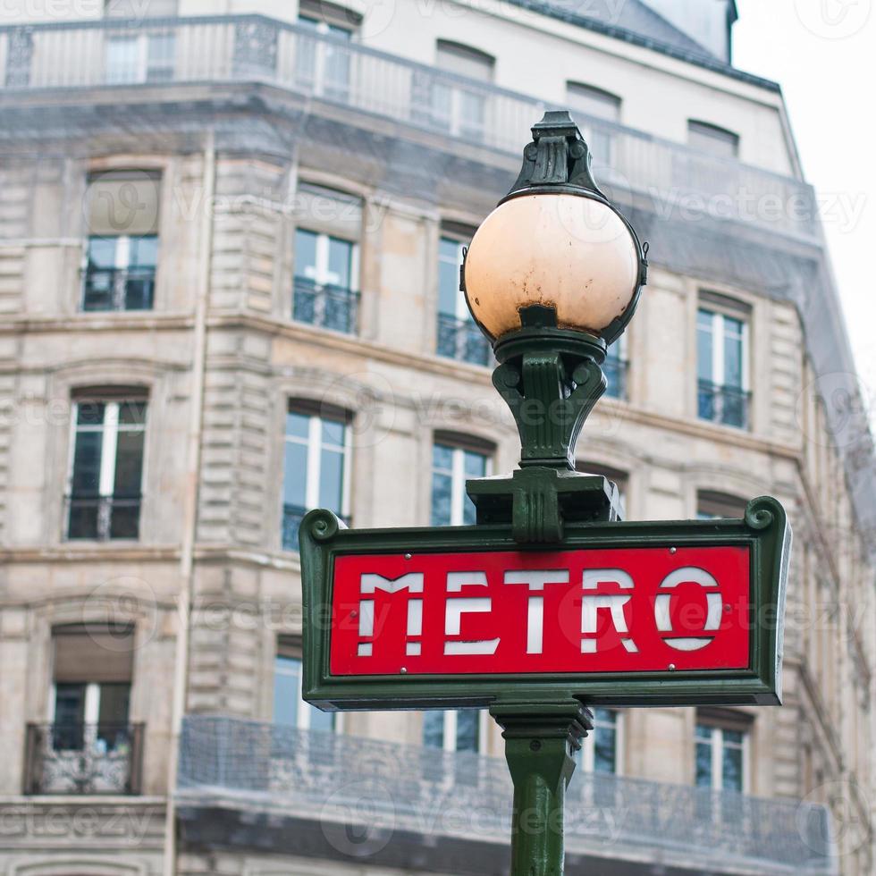 Signe de métro pour le métro à Paris, France photo