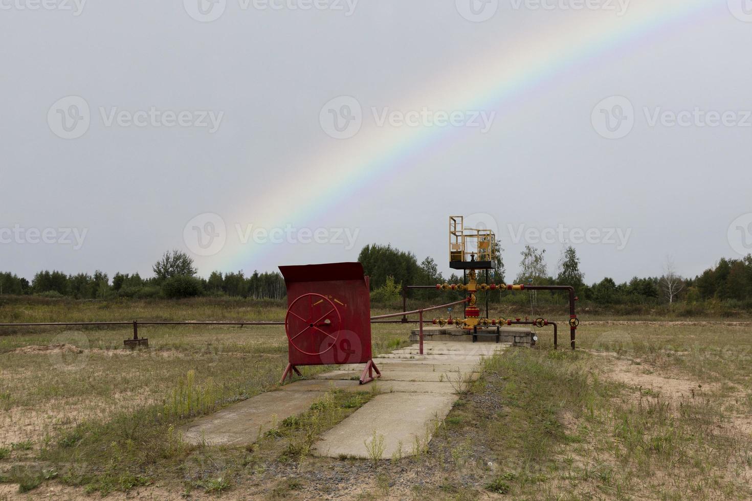 puits de pétrole suspendu, gelé, bouché. espace de copie. photo