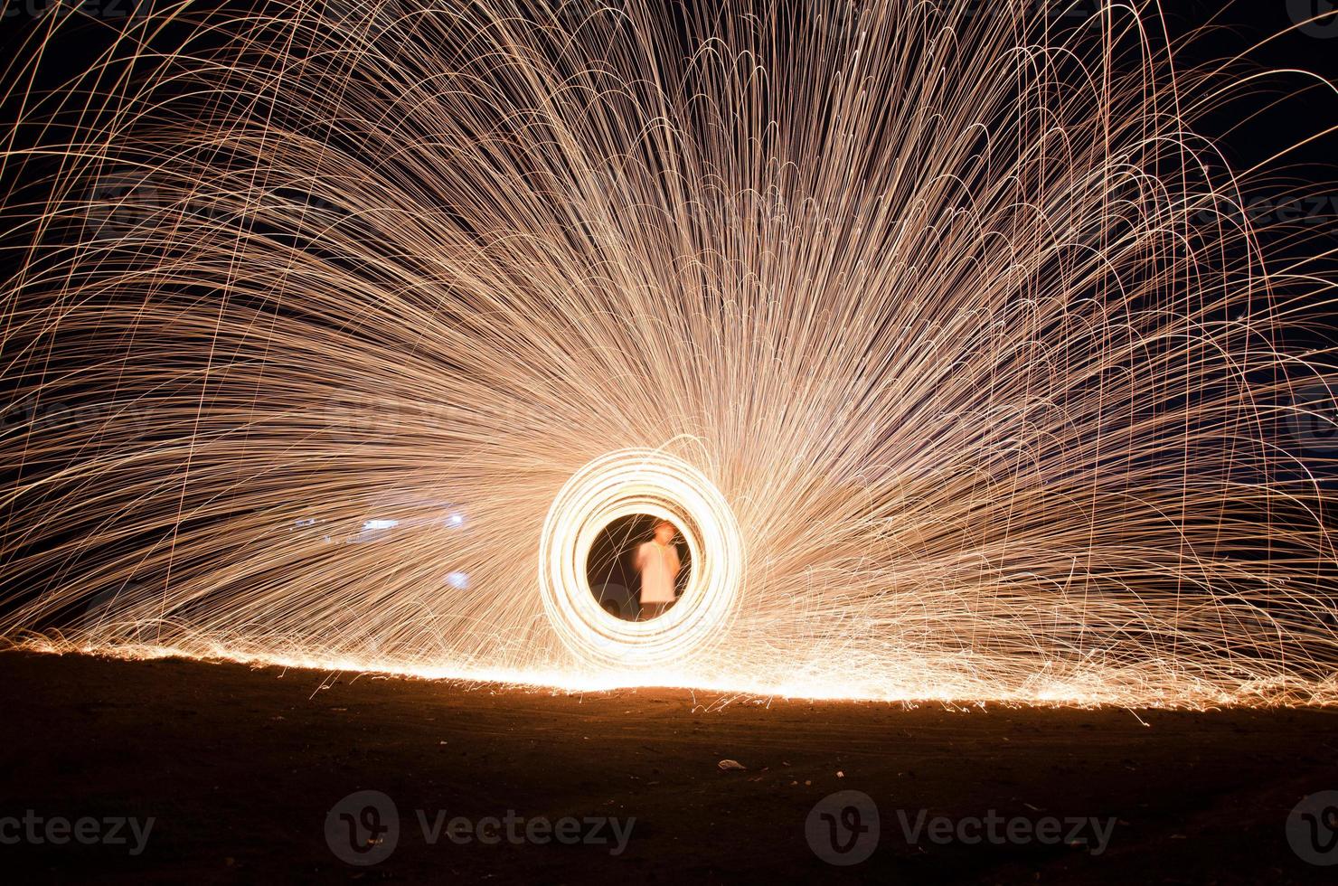 feux d'artifice de laine d'acier brûlant photo