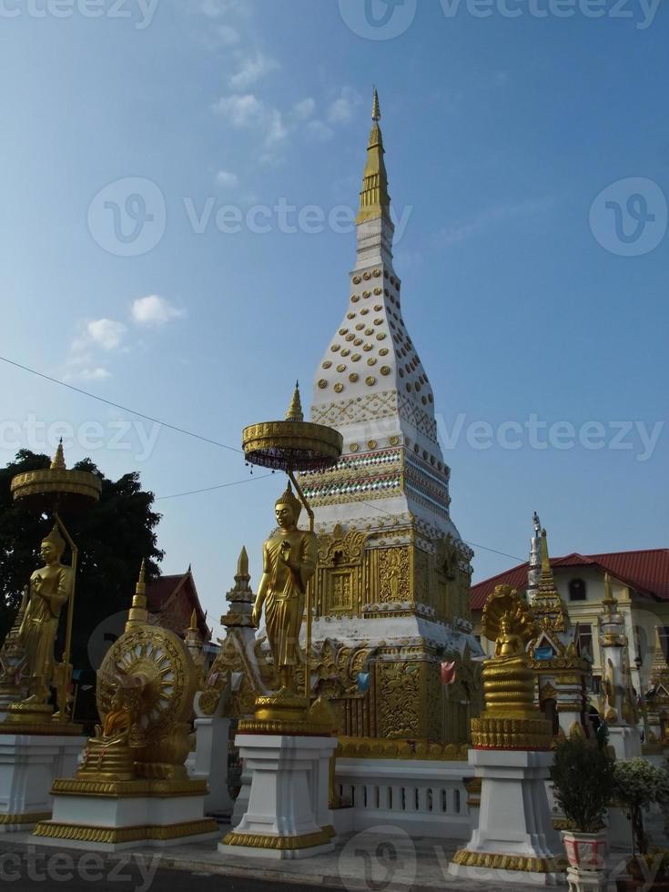 La pagode Phra That Nakon à Nakhon Phanom, Thaïlande photo