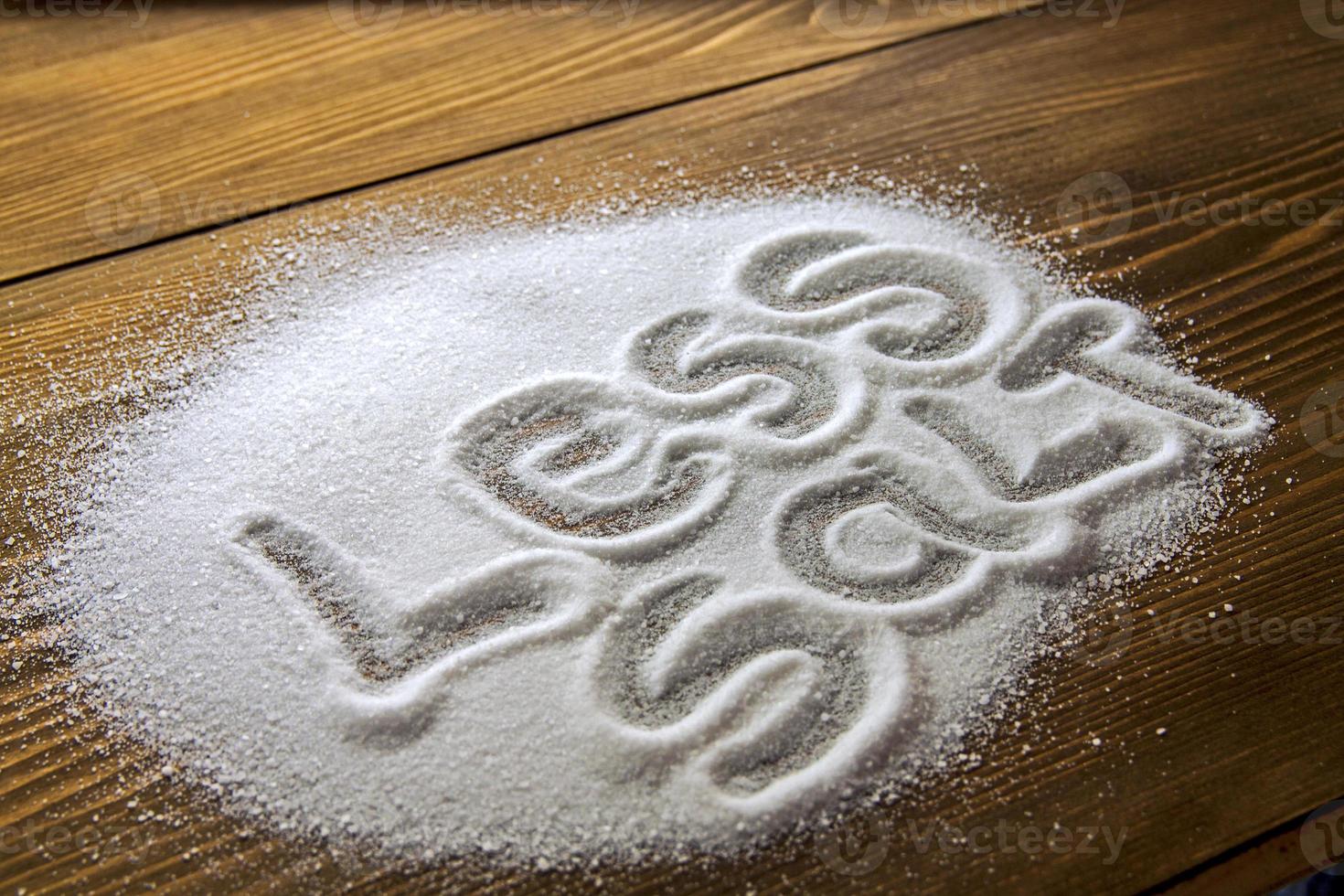 manger moins de sel - concept médical danger pour la santé photo