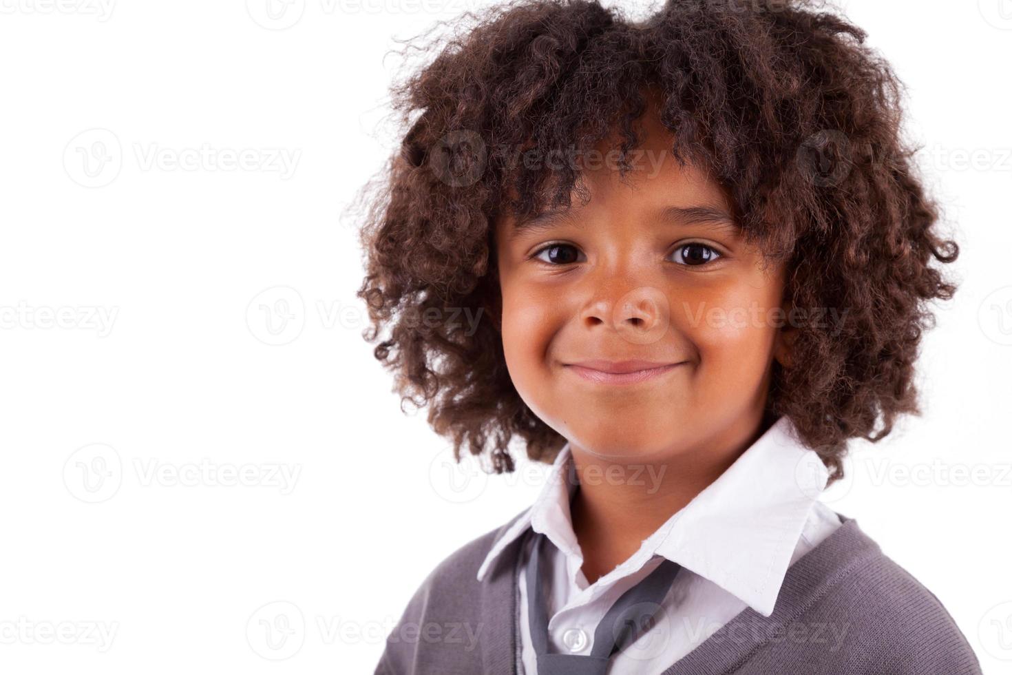 portrait d'un mignon petit garçon afro-américain photo