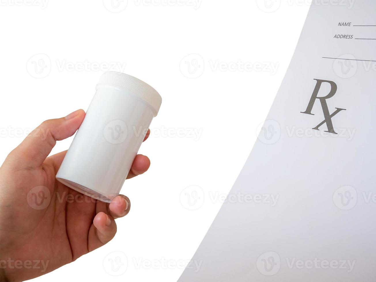 pharmacien avec ordonnance et flacon de médicament photo