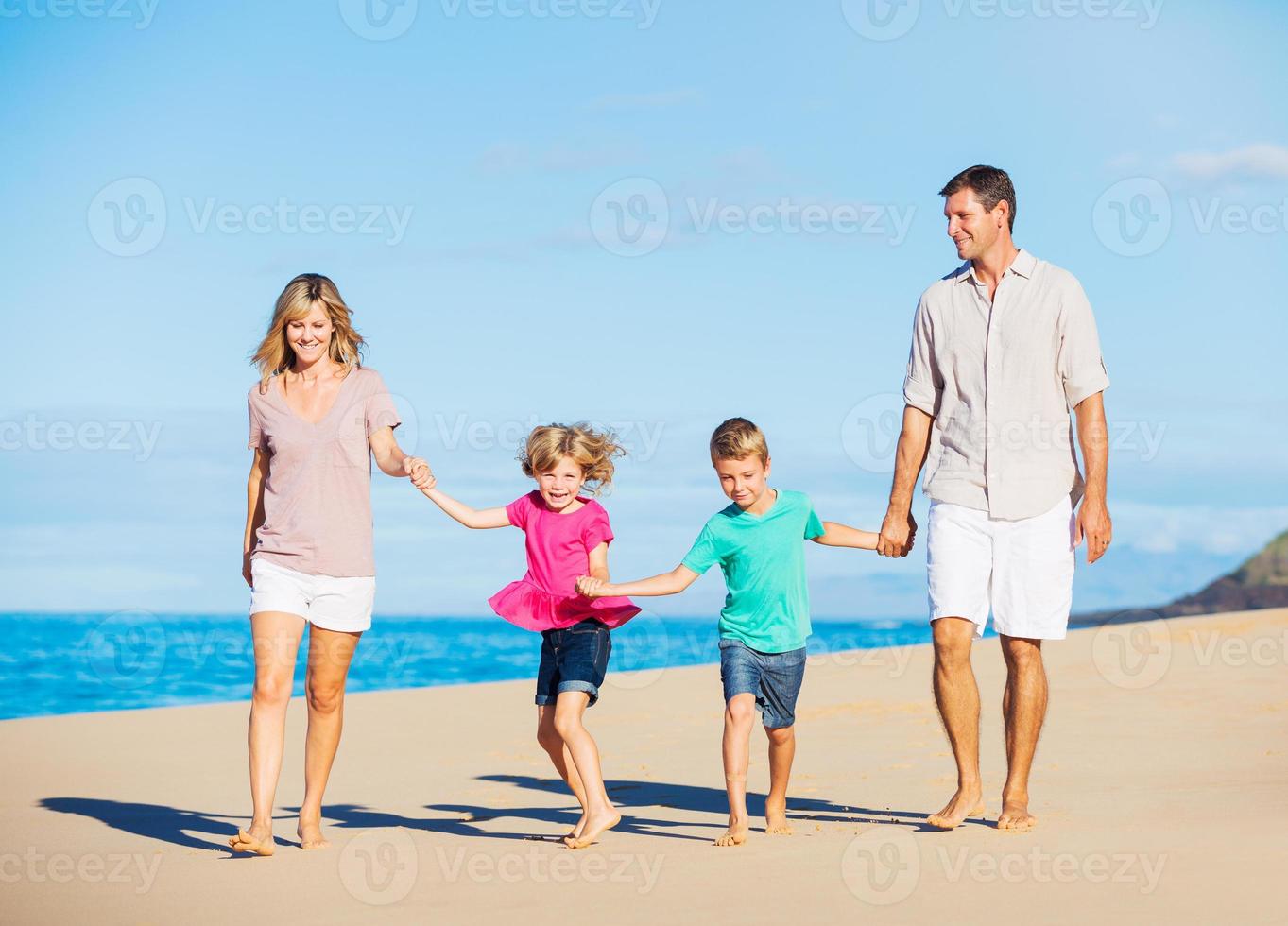 famille sur la plage photo