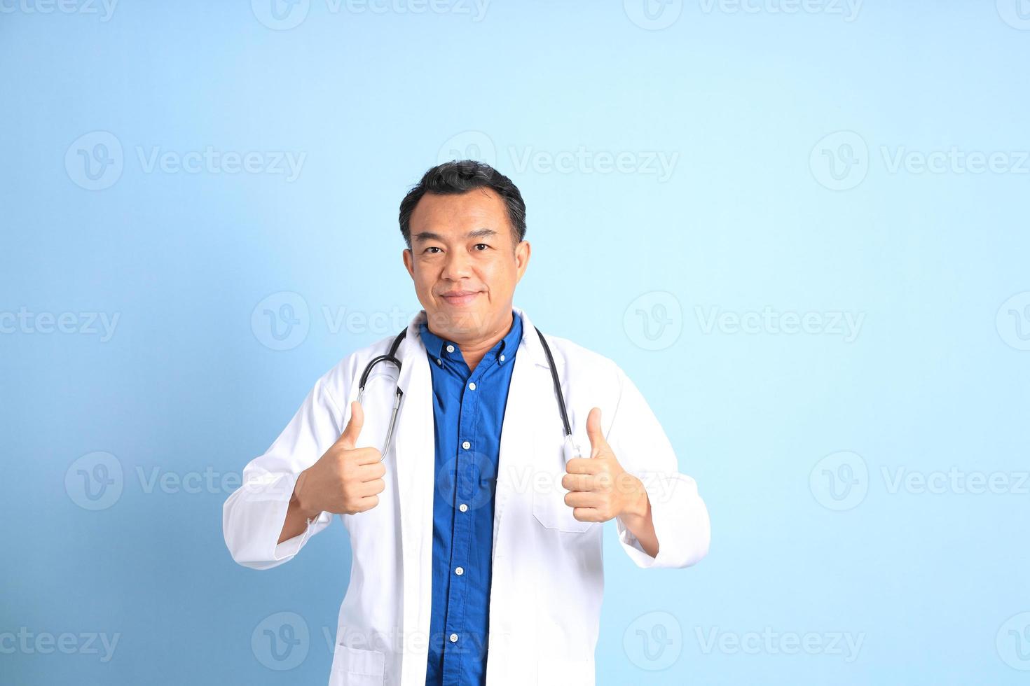 médecin asiatique senior photo