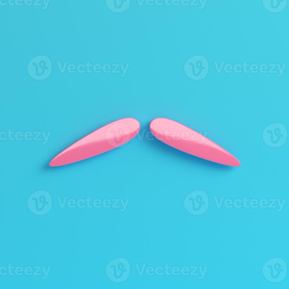 fausse moustache rose sur fond bleu vif dans des tons pastel photo