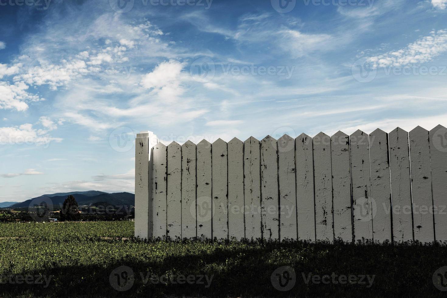 clôture en bois blanc photo