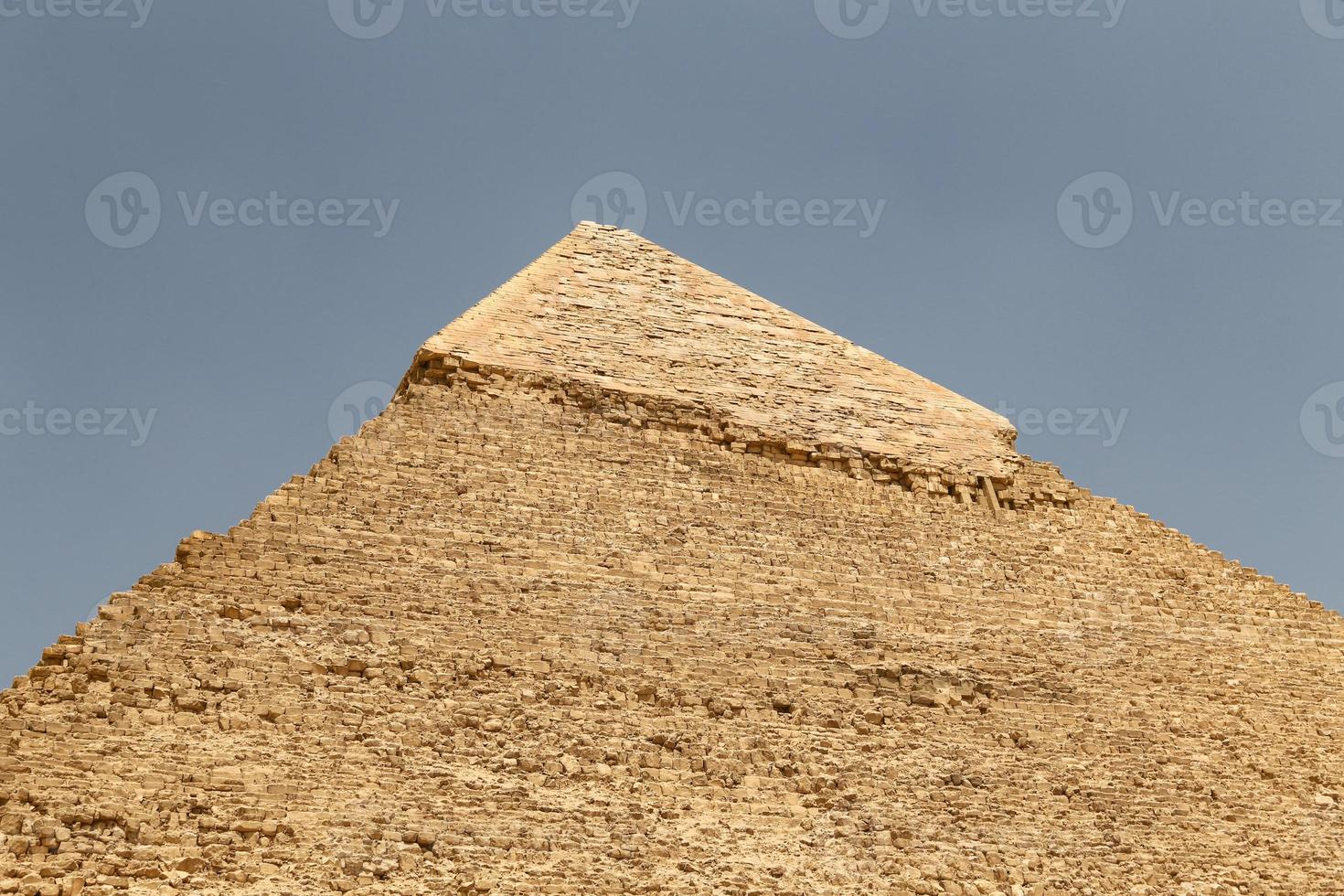 pyramide de khafre dans le complexe pyramidal de gizeh, le caire, egypte photo