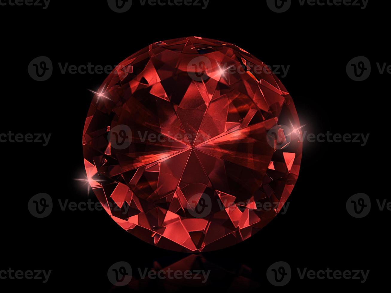 diamant rouge sur fond noir photo